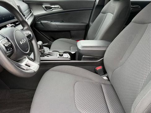 Used 2025 Kia Sportage LX FWD image 12