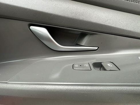 Used 2023 Hyundai Elantra SEL FWD image 28