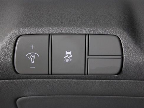 Certified 2025 Hyundai Elantra Sport FWD image 24