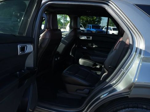Used 2023 Ford Explorer Platinum w/ Technology Package AWD/4WD image 16