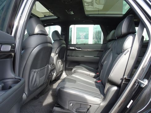 Used 2024 Hyundai Palisade Calligraphy image 16