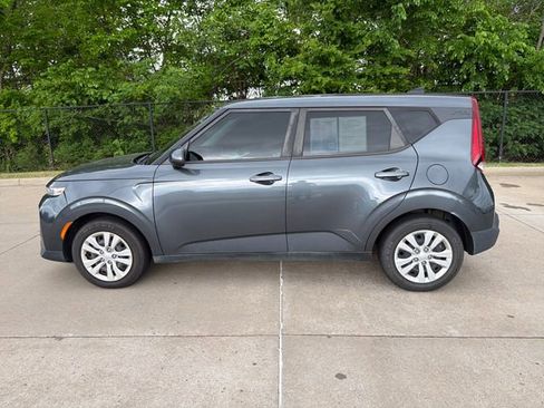 Used 2021 Kia Soul LX image 2