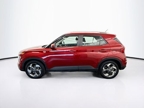 Used 2025 Hyundai Venue SEL FWD image 4