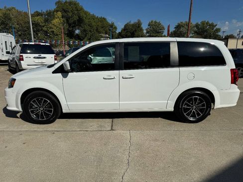 Used 2019 Dodge Grand Caravan SE FWD image 4
