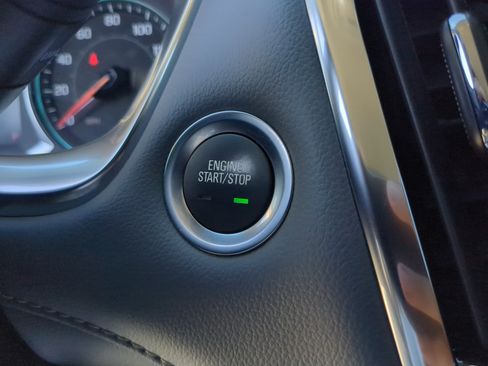 Used 2021 Chevrolet Traverse LT image 32