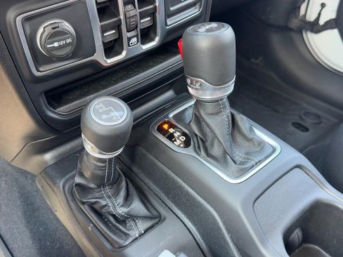 Used 2025 Jeep Wrangler Unlimited Sahara w/ Safety Group AWD/4WD image 23