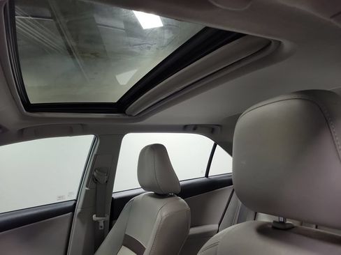 Used 2012 Toyota Camry XLE w/ Leather Pkg FWD image 16