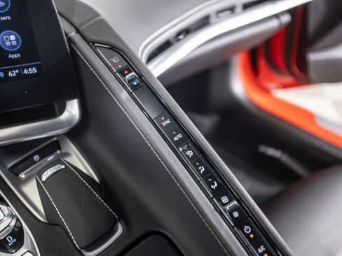 Used 2021 Chevrolet Corvette Stingray w/ Z51 Performance Package image 31