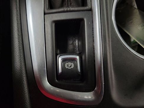 Used 2018 Chevrolet Equinox LT AWD/4WD image 16