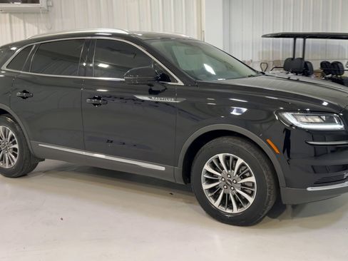 Used 2023 Lincoln Nautilus FWD w/ Premium Package image 3