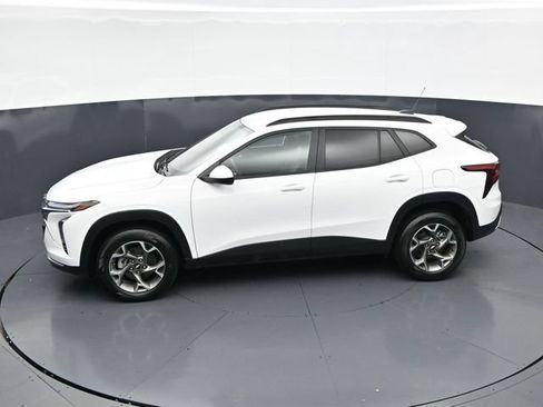 Used 2025 Chevrolet Trax LT FWD image 35