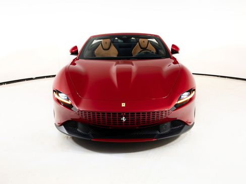 Certified 2025 Ferrari Roma Spider RWD image 9