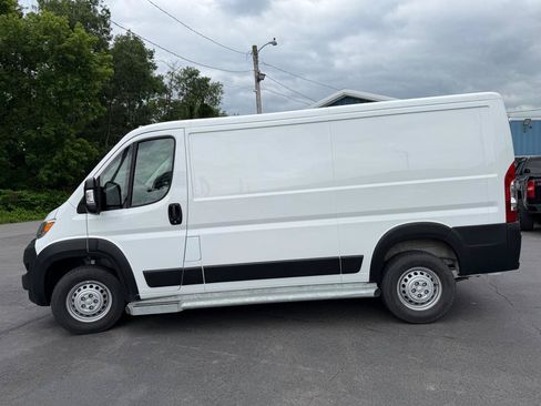 Used 2025 RAM ProMaster 2500 w/ U-Haul Equipment Group FWD image 15