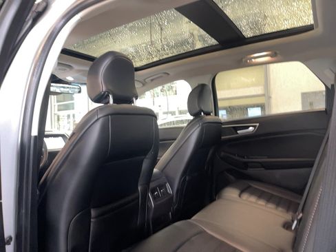 Used 2019 Ford Edge SEL w/ Equipment Group 201A AWD/4WD image 6