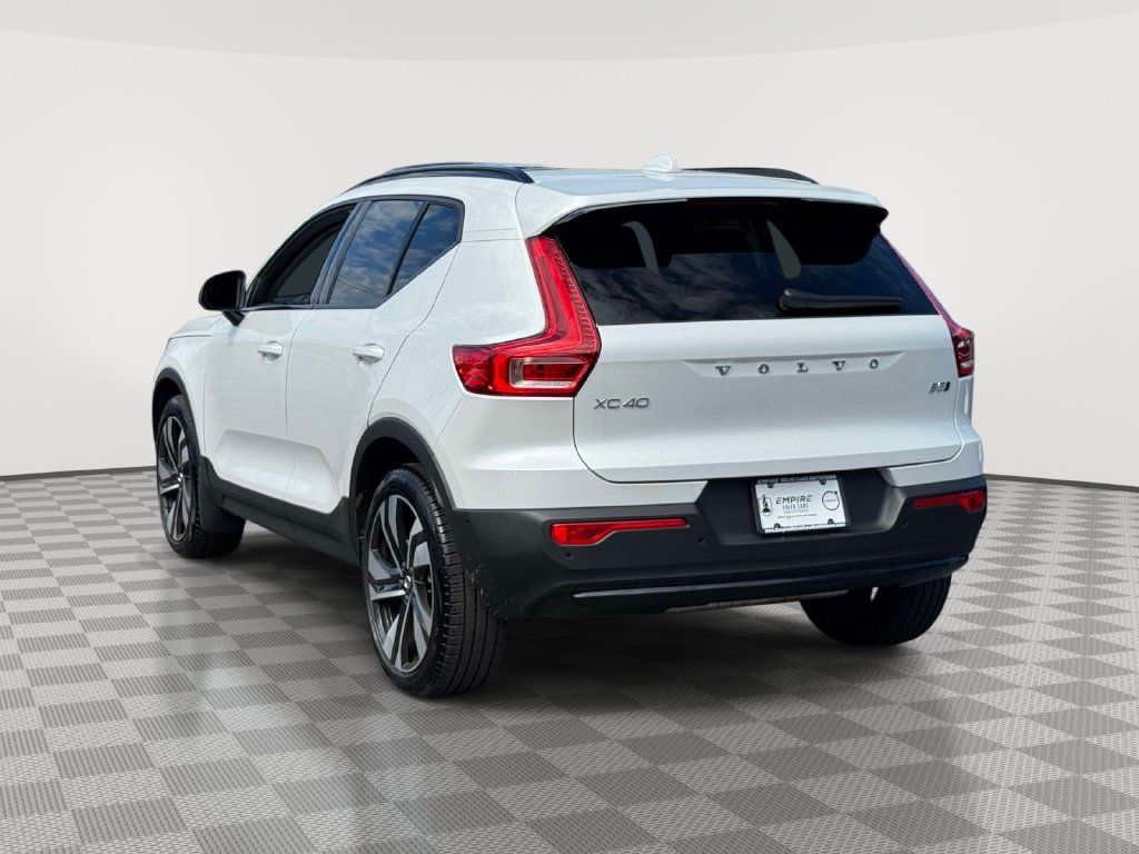 Used 2026 Volvo XC40 B5 Plus w/ Protection Package Premier AWD/4WD image 5