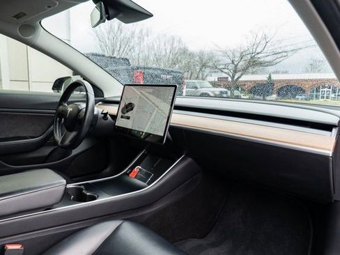 Used 2018 Tesla Model 3 Long Range image 23