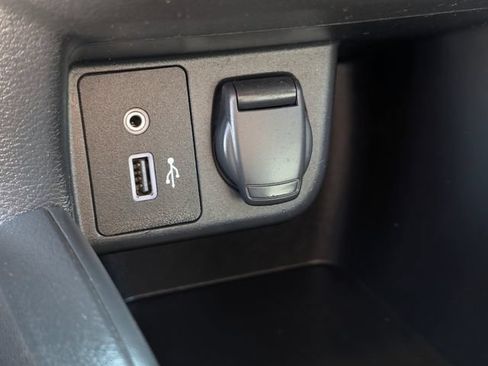 Used 2021 Nissan Versa S FWD image 21