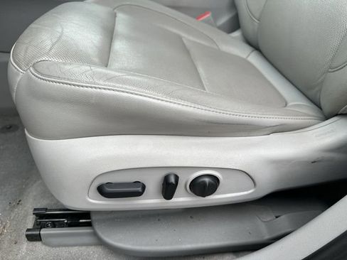 Used 2018 GMC Acadia SLT FWD image 16