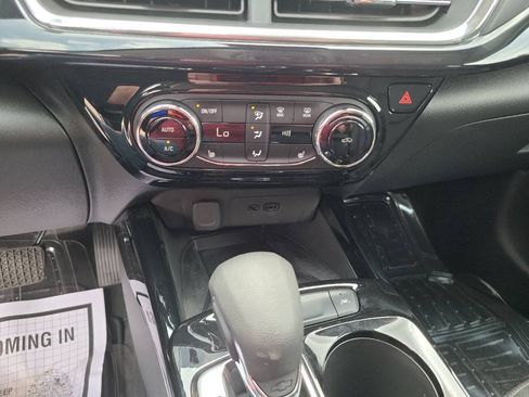 Used 2026 Chevrolet Trax ACTIV w/ Sunroof Package FWD image 12