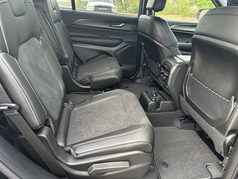New 2025 Jeep Grand Cherokee L Altitude image 15