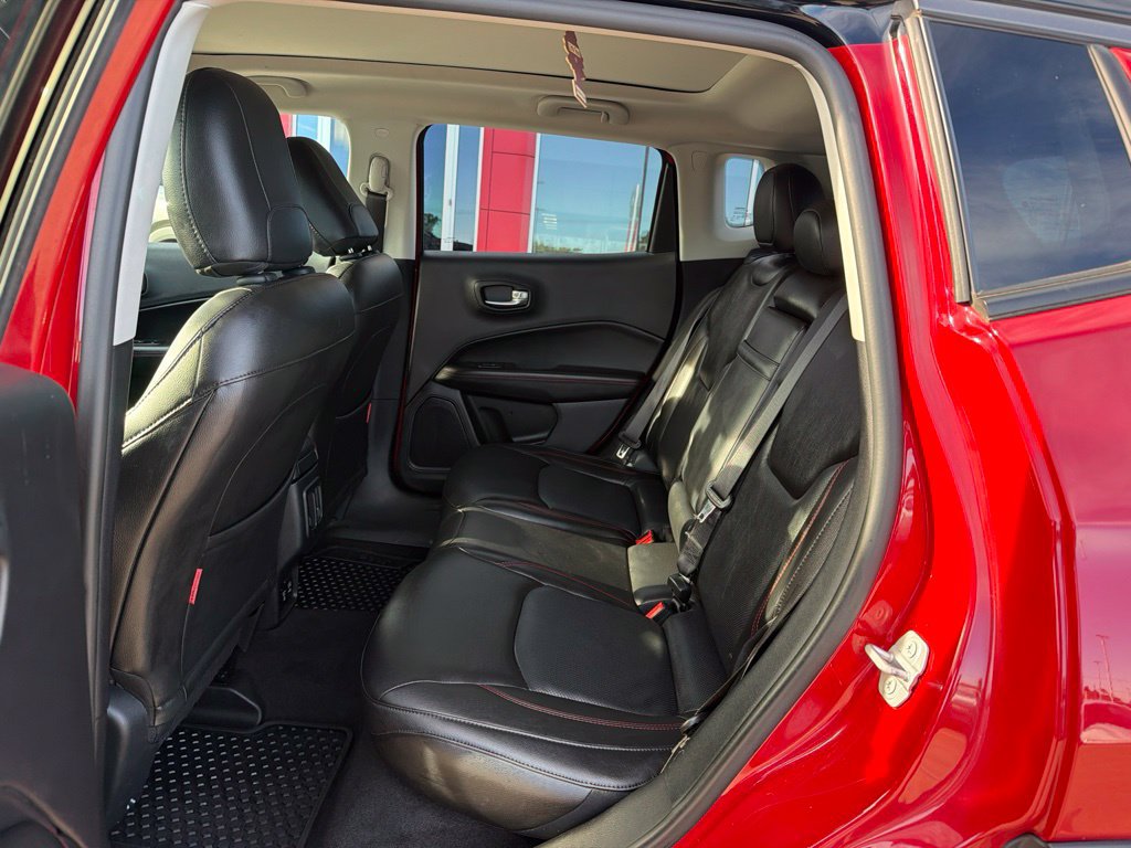 Used 2018 Jeep Compass Trailhawk w/ Leather Interior Group AWD/4WD image 17