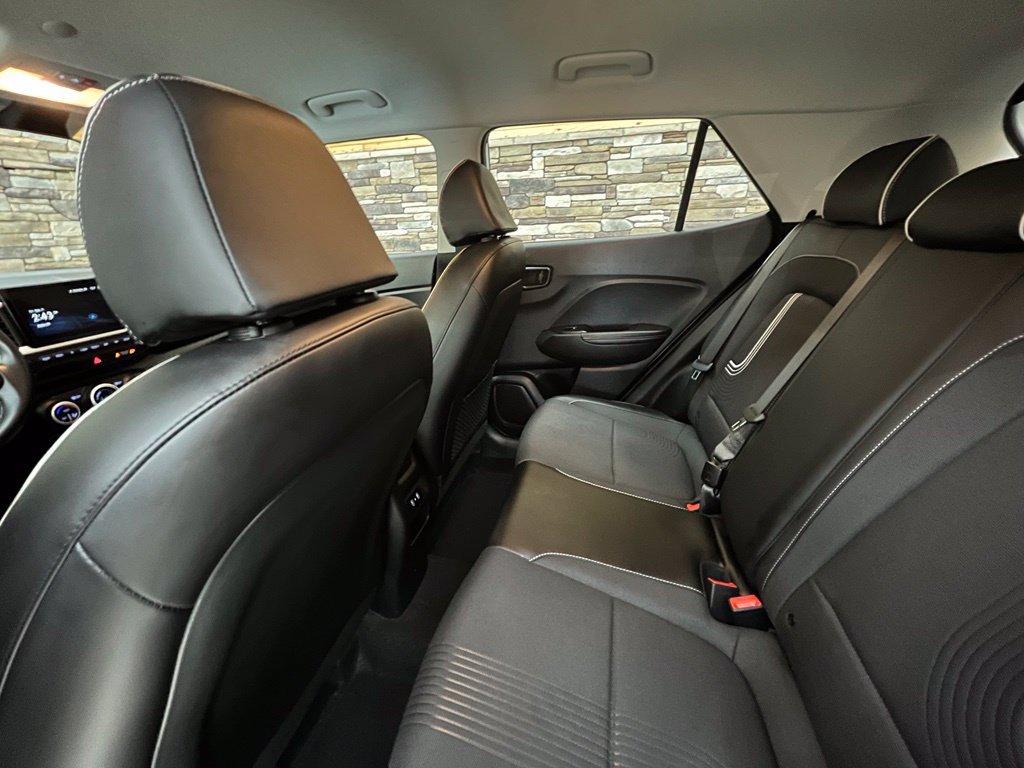 Used 2024 Hyundai Venue Limited FWD image 43