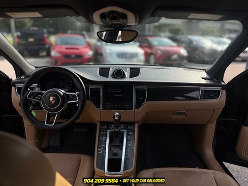 Used 2018 Porsche Macan AWD/4WD image 18