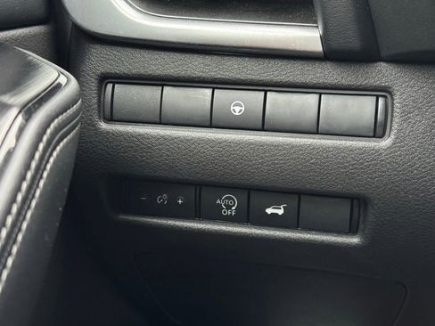 Used 2025 Nissan Rogue SV image 29