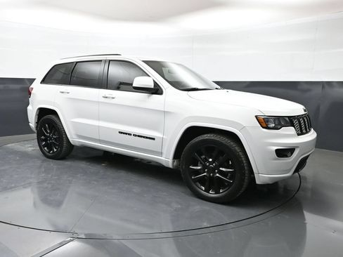 Used 2020 Jeep Grand Cherokee Altitude RWD image 1
