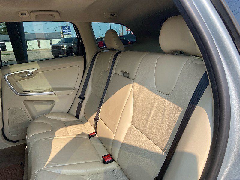 Used 2010 Volvo XC60 T6 AWD/4WD image 14