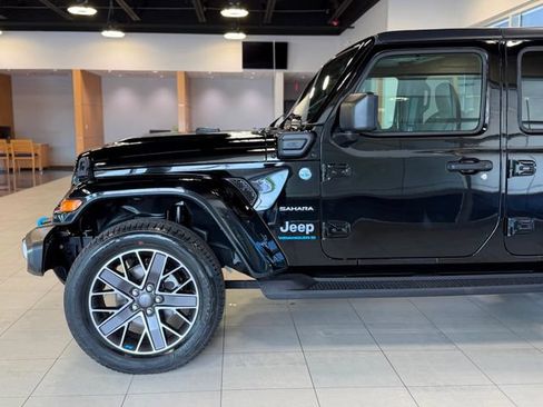 Used 2023 Jeep Wrangler Unlimited Sahara AWD/4WD image 8