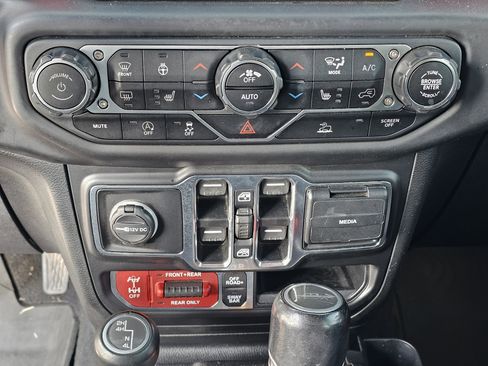 Used 2020 Jeep Gladiator Rubicon w/ Cold Weather Group image 27