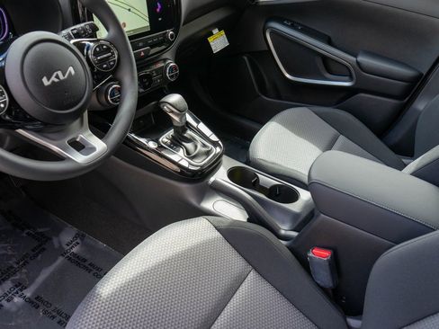 Used 2025 Kia Soul S image 17