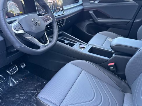 New 2026 Volkswagen Tiguan SE R-Line AWD/4WD image 10