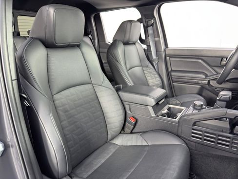 Used 2024 Toyota Tacoma TRD Sport w/ TRD Sport Premium Package image 38