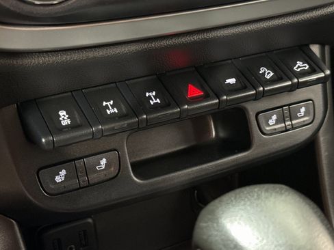 Used 2022 Chevrolet Colorado ZR2 w/ ZR2 Dusk Special Edition image 36