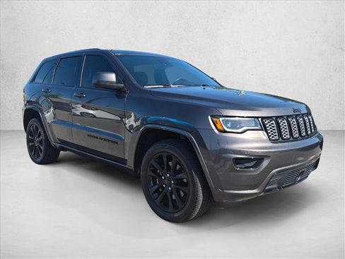 Used 2021 Jeep Grand Cherokee Laredo X AWD/4WD image 3
