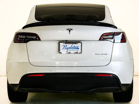 Used 2021 Tesla Model Y Long Range AWD/4WD image 8
