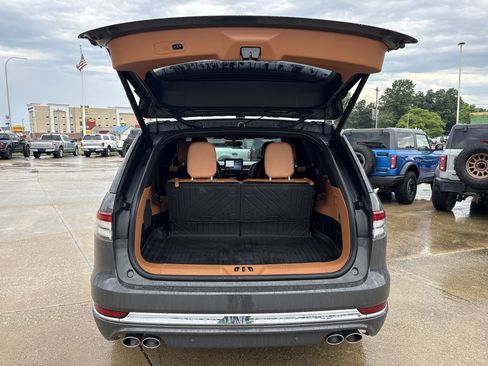 Used 2024 Lincoln Aviator Black Label AWD/4WD image 6