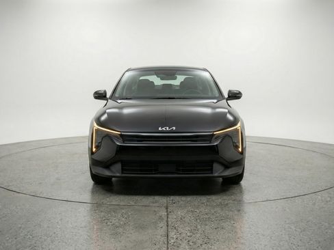 Used 2025 Kia K4 FWD image 2
