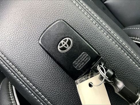 Used 2019 Toyota Corolla XLE image 13