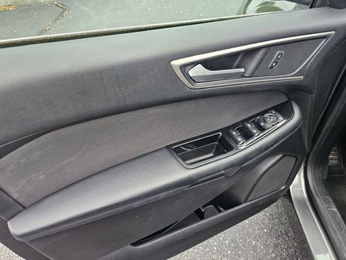 Used 2017 Ford Edge SEL image 11