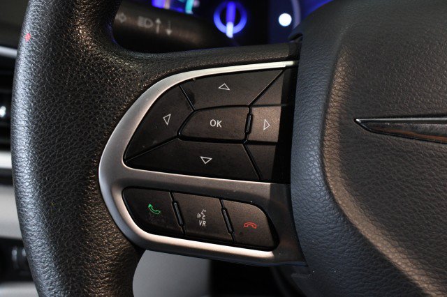 Used 2017 Chrysler Pacifica Touring Plus FWD image 28