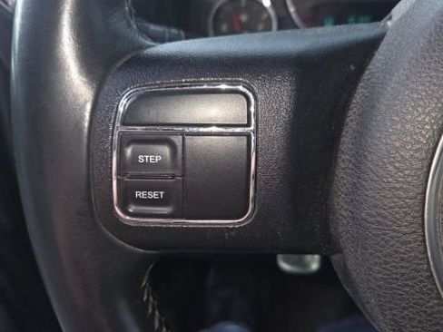 Used 2015 Jeep Wrangler Unlimited Rubicon image 31