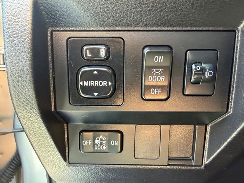Used 2014 Toyota Tundra SR5 w/ SR5 Upgrade Package AWD/4WD image 12