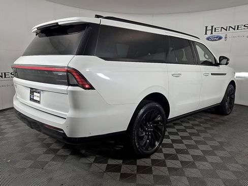 New 2025 Lincoln Navigator L Reserve w/ Jet Appearance Package AWD/4WD image 4