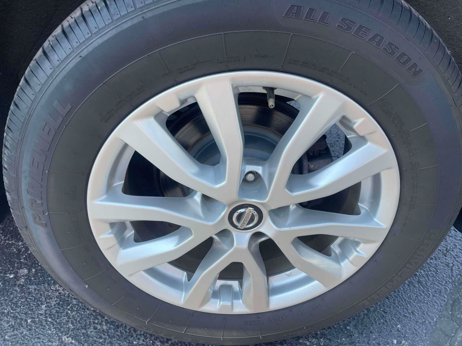 Used 2017 Nissan Rogue SV w/ SV Premium Package AWD/4WD image 10
