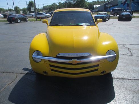 Used 2004 Chevrolet SSR w/ Preferred Equipment Group RWD image 25