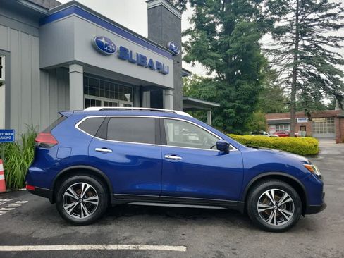 Used 2019 Nissan Rogue SV w/ Sun & Sound Touring Package AWD/4WD image 2