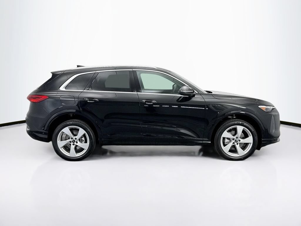 Certified 2025 Audi Q5 Premium Plus w/ Premium Plus AWD/4WD image 4
